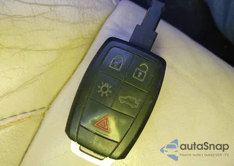 2011 Volvo C70 T5 from USA, damaged, VIN YV1672MC1BJ109547